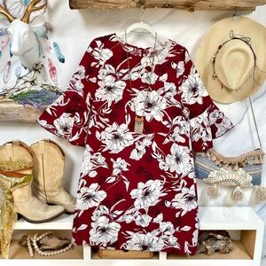 Anthropologie LUNA floral dress w ruffled sleeves and gardenia shabby chic vibe